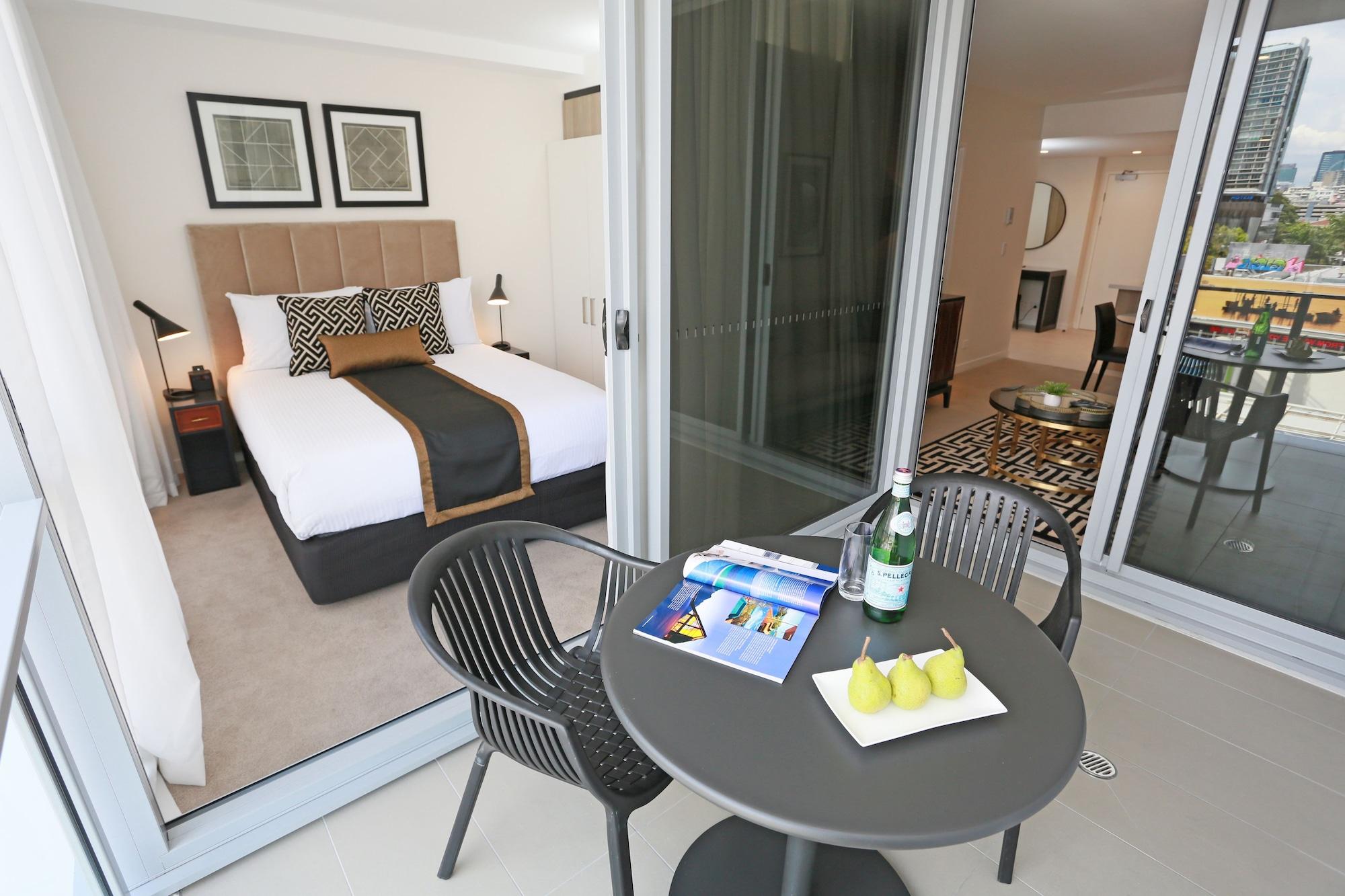 Alex Perry & Hotel Brisbane