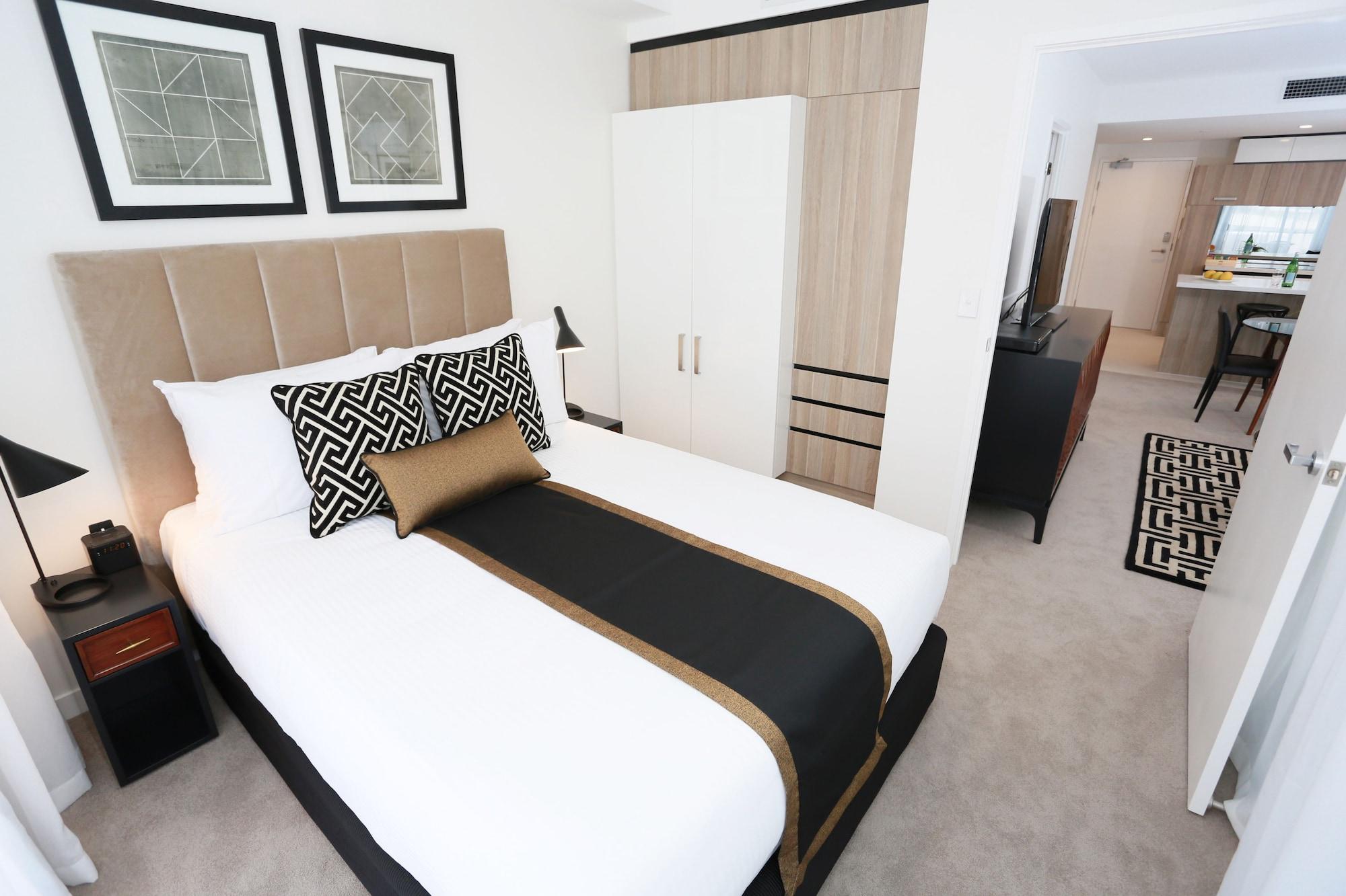 Hotel Alex Perry &