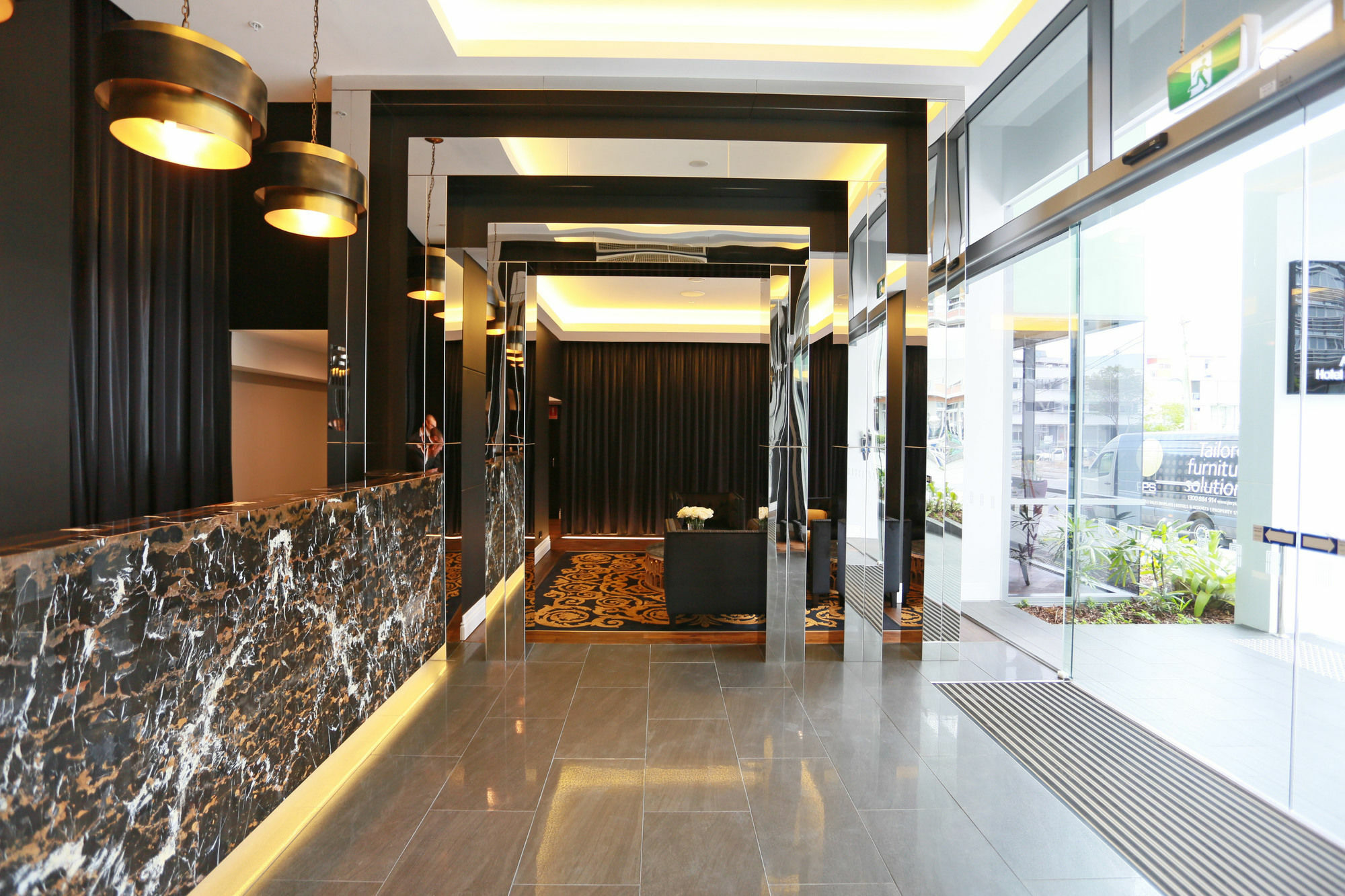 Alex Perry & Hotel