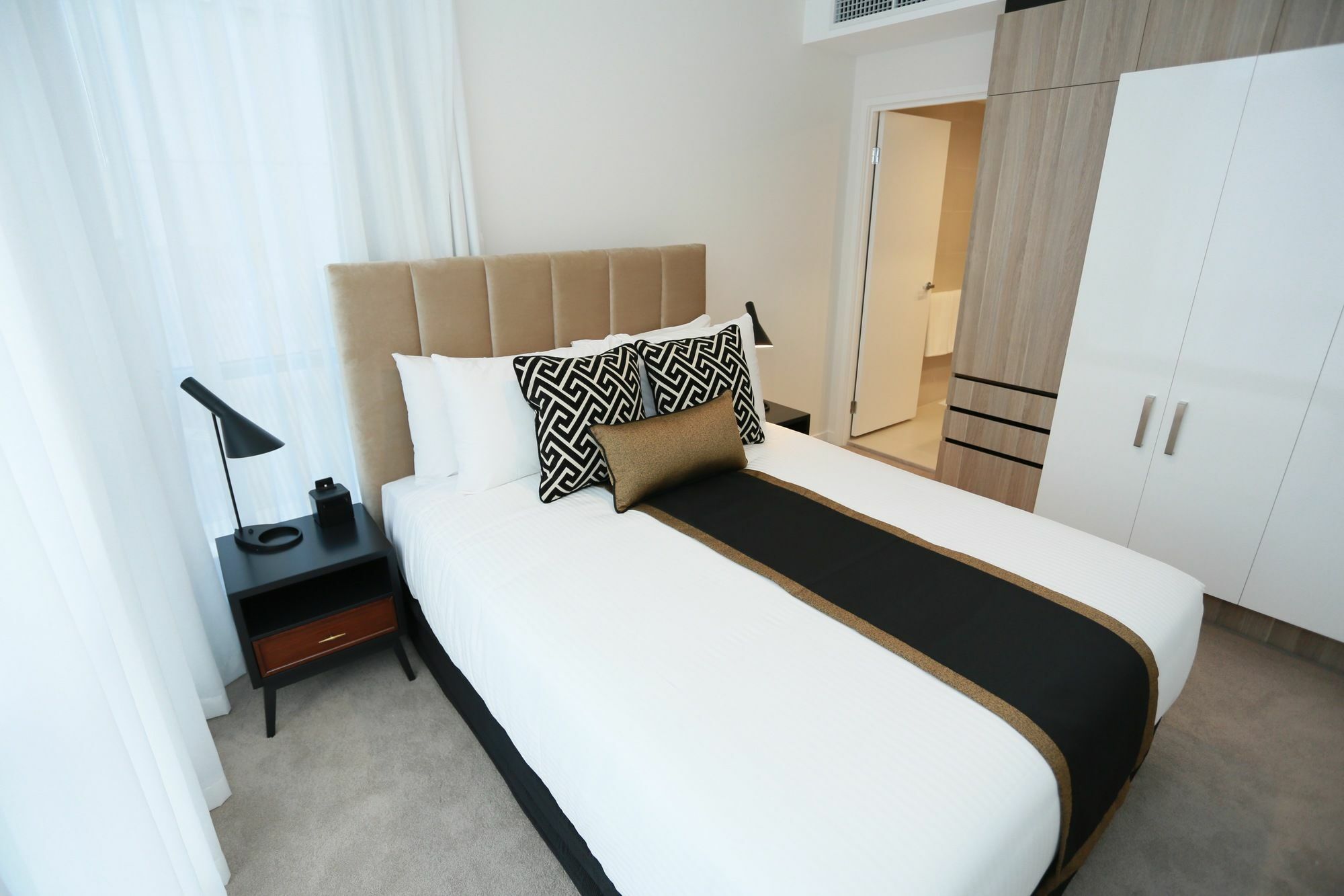Hotel Alex Perry & Brisbane